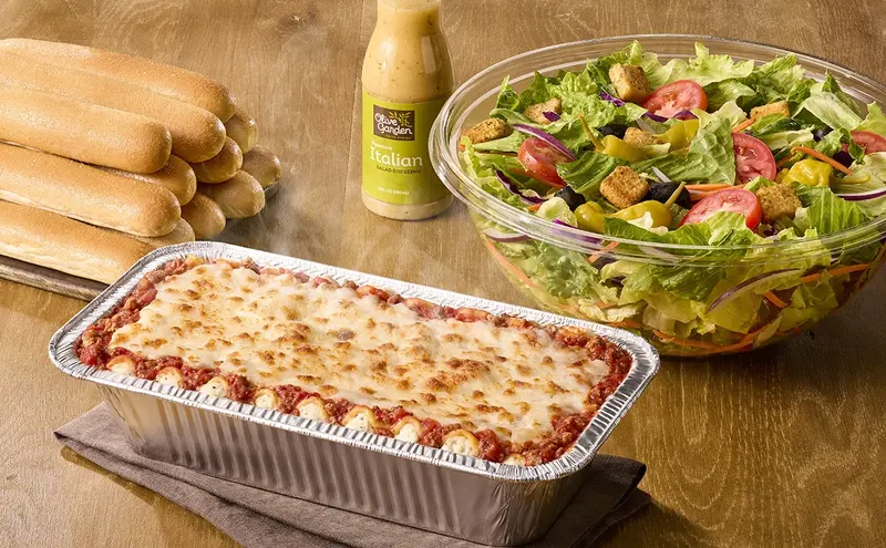 Olive Garden Family-Style Lasagna Bundle